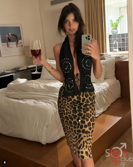 Screenshot 2024-08-12 at 22-45-36 Emily Ratajkowski (@emrata) • Φωτογραφίες και βίντεο στο Instagram.png