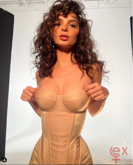 Screenshot 2024-08-12 at 22-46-04 Emily Ratajkowski (@emrata) • Φωτογραφίες και βίντεο στο Instagram.png