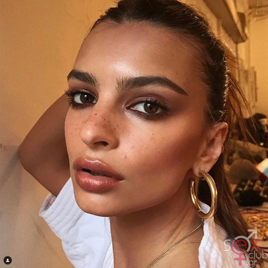 Screenshot 2024-08-12 at 22-46-46 Emily Ratajkowski (@emrata) • Φωτογραφίες και βίντεο στο Instagram.png