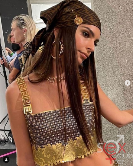 Screenshot 2024-08-12 at 23-50-32 Emily Ratajkowski (@emrata) • Φωτογραφίες και βίντεο στο Instagram.png