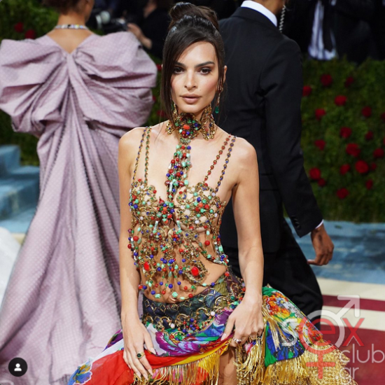 Screenshot 2024-08-13 at 16-20-44 Emily Ratajkowski (@emrata) • Φωτογραφίες και βίντεο στο Instagram.png