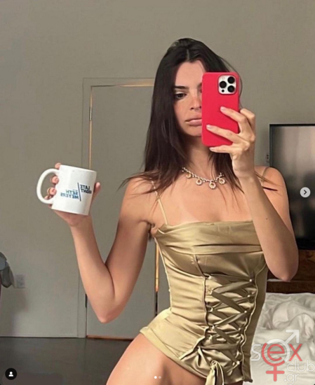 Screenshot 2024-08-13 at 18-18-55 Emily Ratajkowski (@emrata) • Φωτογραφίες και βίντεο στο Instagram.png