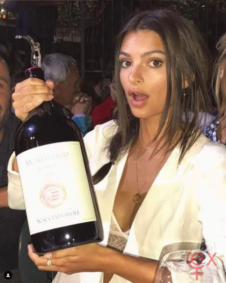 Screenshot 2024-08-13 at 18-48-15 Emily Ratajkowski (@emrata) • Φωτογραφίες και βίντεο στο Instagram.png