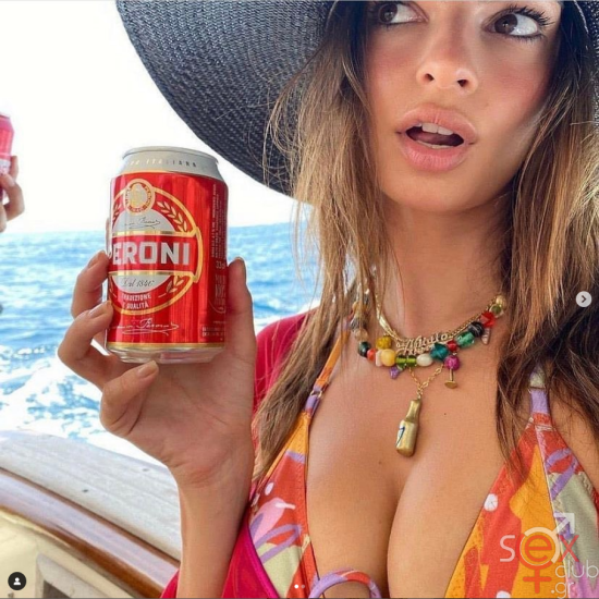 Screenshot 2024-08-13 at 19-00-40 Emily Ratajkowski (@emrata) • Φωτογραφίες και βίντεο στο Instagram.png