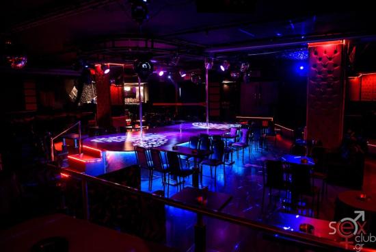 golden-queens-strip-club-athens-bournazi.jpg