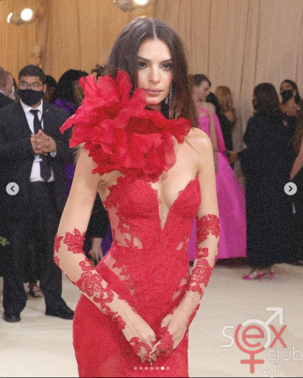 Screenshot 2024-08-14 at 09-50-56 Emily Ratajkowski (@emrata) • Φωτογραφίες και βίντεο στο Instagram.png