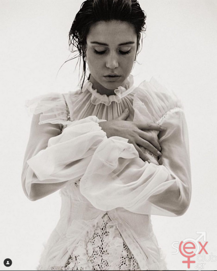 Screenshot 2025-01-12 at 21-12-37 adeleexarchopoulos • Φωτογραφίες και βίντεο στο Instagram.png