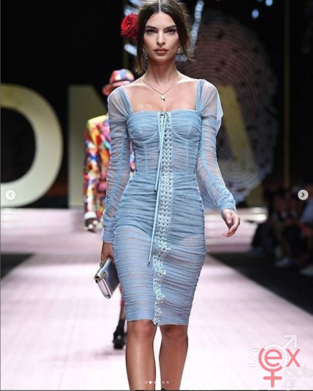 Screenshot 2024-08-14 at 11-20-35 Emily Ratajkowski (@emrata) • Φωτογραφίες και βίντεο στο Instagram.png