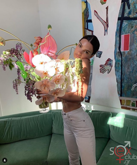 Screenshot 2024-08-14 at 20-13-04 Emily Ratajkowski (@emrata) • Φωτογραφίες και βίντεο στο Instagram.png
