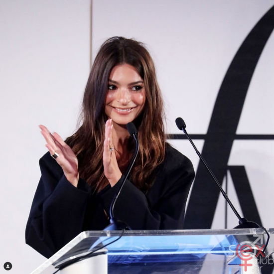 Screenshot 2024-08-15 at 18-07-24 Emily Ratajkowski (@emrata) • Φωτογραφίες και βίντεο στο Instagram.png