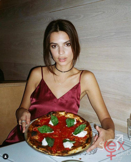 Screenshot 2024-08-20 at 20-31-56 Emily Ratajkowski (@emrata) • Φωτογραφίες και βίντεο στο Instagram.png