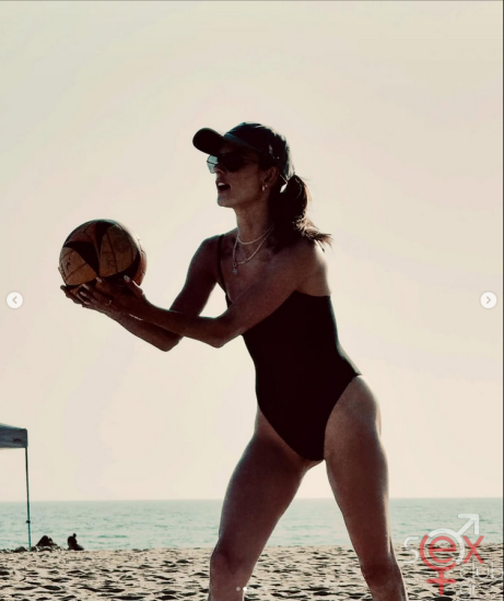 Screenshot 2025-04-06 at 19-28-50 Alessandra Ambrosio (@alessandraambrosio) • Φωτογραφίες και βίντεο στο Instagram.png