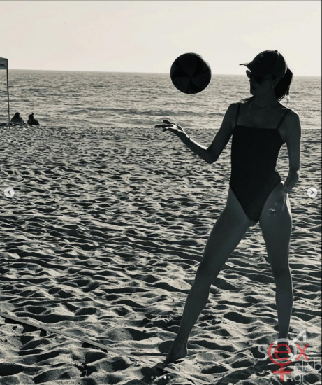Screenshot 2025-04-06 at 19-28-57 Alessandra Ambrosio (@alessandraambrosio) • Φωτογραφίες και βίντεο στο Instagram.png