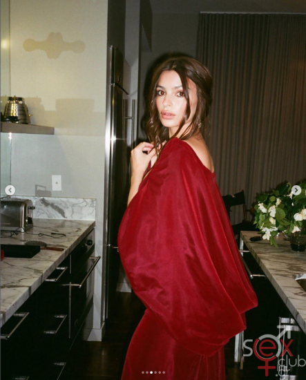 Screenshot 2024-08-20 at 21-45-59 Emily Ratajkowski (@emrata) • Φωτογραφίες και βίντεο στο Instagram.png