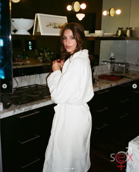 Screenshot 2024-08-20 at 21-46-08 Emily Ratajkowski (@emrata) • Φωτογραφίες και βίντεο στο Instagram.png