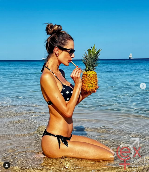 Screenshot 2025-04-06 at 19-35-24 Alessandra Ambrosio (@alessandraambrosio) • Φωτογραφίες και βίντεο στο Instagram.png