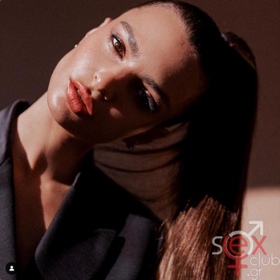 Screenshot 2024-08-20 at 22-42-19 Emily Ratajkowski (@emrata) • Φωτογραφίες και βίντεο στο Instagram.png