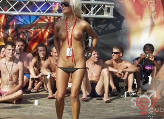 1654522649_2-titis-org-p-kazantip-naked-girls-erotika-2.jpg