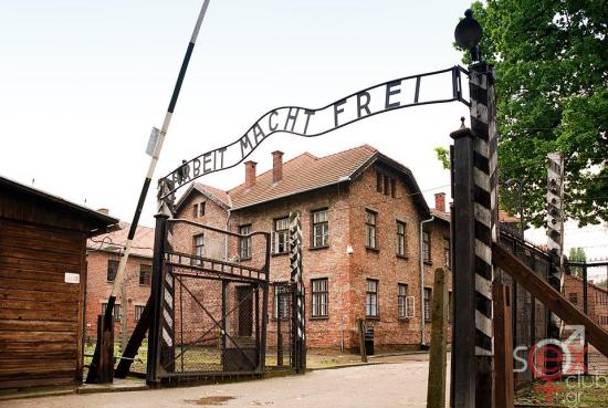 960px-Auschwitz_I_(22_May_2010).jpg