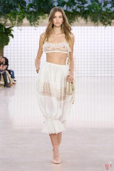 00003-chloe-spring-2025-ready-to-wear-credit-gorunway.jpg
