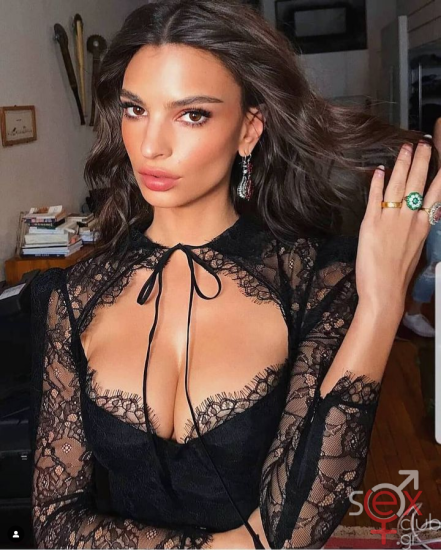Screenshot 2024-08-29 at 01-37-40 Emily Ratajkowski (@emrata) • Φωτογραφίες και βίντεο στο Instagram.png