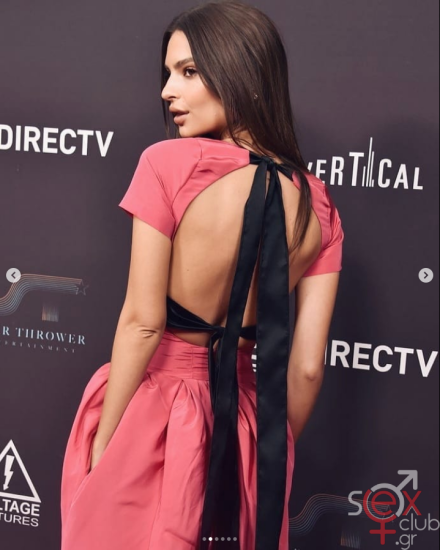 Screenshot 2024-08-29 at 02-14-21 Emily Ratajkowski (@emrata) • Φωτογραφίες και βίντεο στο Instagram.png