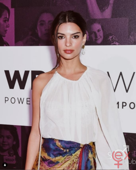 Screenshot 2024-08-29 at 02-20-57 Emily Ratajkowski (@emrata) • Φωτογραφίες και βίντεο στο Instagram.png