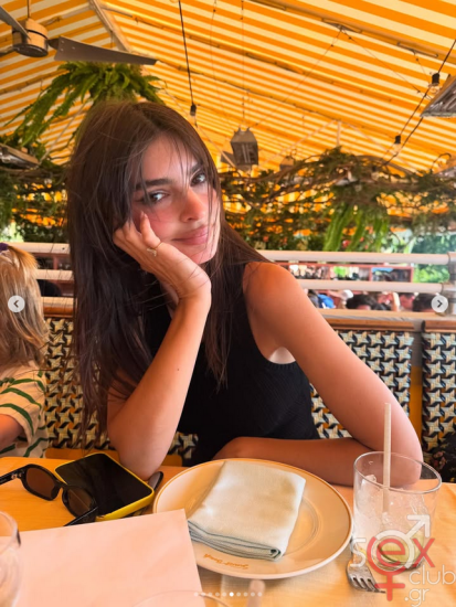 Screenshot 2025-06-25 at 18-42-09 Emily Ratajkowski (@emrata) • Φωτογραφίες και βίντεο στο Instagram.png