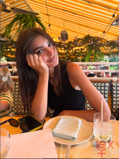 Screenshot 2025-06-25 at 18-42-13 Emily Ratajkowski (@emrata) • Φωτογραφίες και βίντεο στο Instagram.png