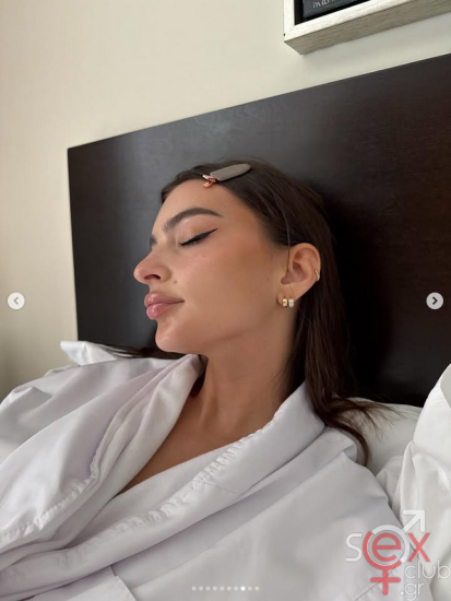 Screenshot 2025-06-25 at 18-42-17 Emily Ratajkowski (@emrata) • Φωτογραφίες και βίντεο στο Instagram.png