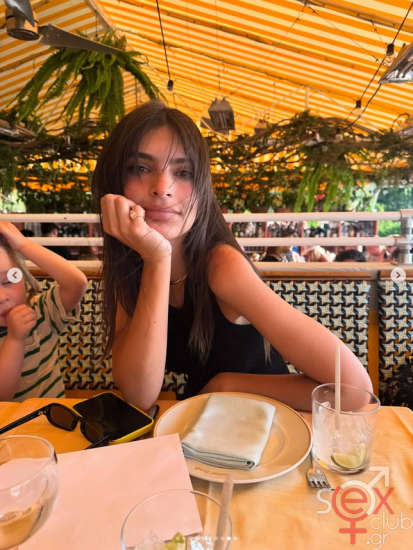 Screenshot 2025-06-25 at 18-42-22 Emily Ratajkowski (@emrata) • Φωτογραφίες και βίντεο στο Instagram.png