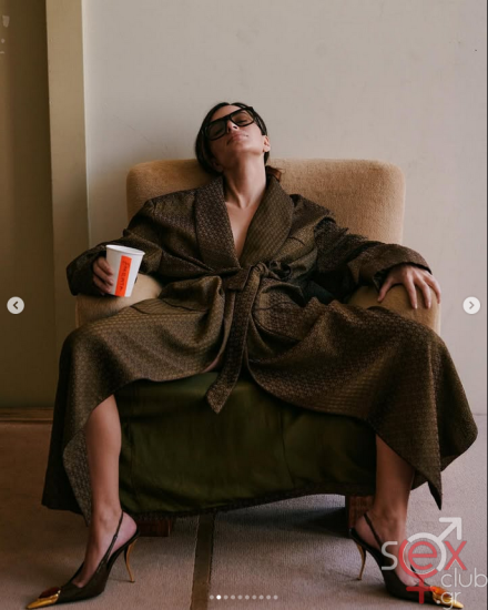 Screenshot 2025-06-25 at 18-48-17 Emily Ratajkowski (@emrata) • Φωτογραφίες και βίντεο στο Instagram.png