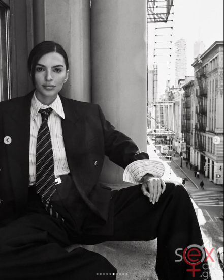 Screenshot 2025-06-25 at 18-48-34 Emily Ratajkowski (@emrata) • Φωτογραφίες και βίντεο στο Instagram.png