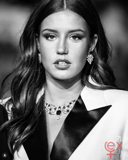 Screenshot 2025-07-10 at 21-04-46 adeleexarchopoulos • Φωτογραφίες και βίντεο στο Instagram.png