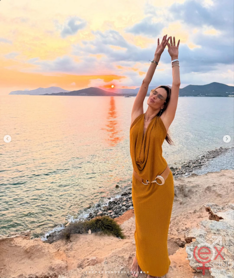 Screenshot 2025-07-19 at 18-25-17 Alessandra Ambrosio (@alessandraambrosio) • Φωτογραφίες και βίντεο στο Instagram.png