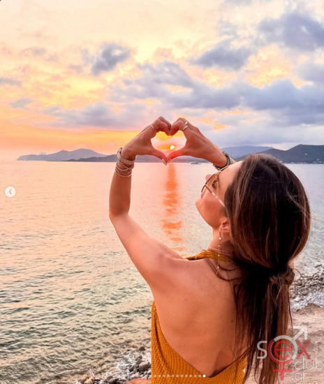 Screenshot 2025-07-19 at 18-25-23 Alessandra Ambrosio (@alessandraambrosio) • Φωτογραφίες και βίντεο στο Instagram.png