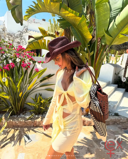 Screenshot 2025-07-19 at 18-25-44 Alessandra Ambrosio (@alessandraambrosio) • Φωτογραφίες και βίντεο στο Instagram.png