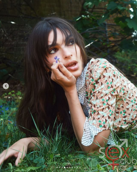 Screenshot 2025-08-02 at 19-56-32 Emily Ratajkowski (@emrata) • Φωτογραφίες και βίντεο στο Instagram.png
