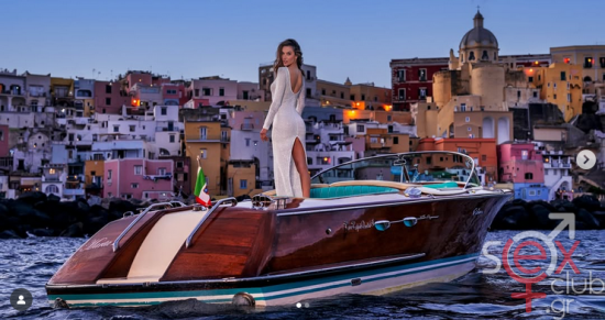 Screenshot 2025-07-19 at 18-31-30 Alessandra Ambrosio (@alessandraambrosio) • Φωτογραφίες και βίντεο στο Instagram.png
