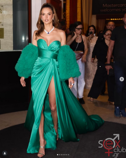 Screenshot 2025-07-19 at 18-35-24 Alessandra Ambrosio (@alessandraambrosio) • Φωτογραφίες και βίντεο στο Instagram.png