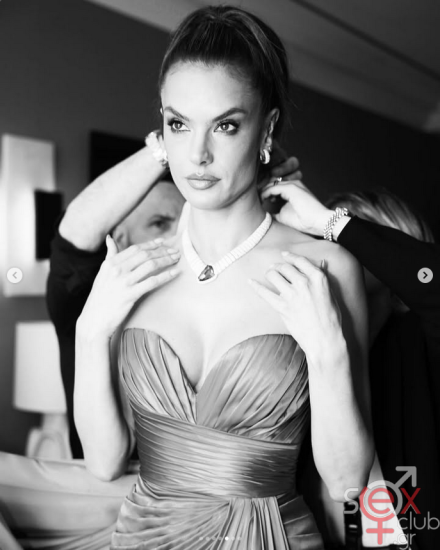 Screenshot 2025-07-19 at 18-35-42 Alessandra Ambrosio (@alessandraambrosio) • Φωτογραφίες και βίντεο στο Instagram.png