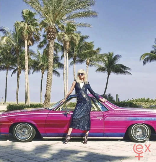 Screenshot 2025-09-03 at 20-20-59 Karolina Kurkova (@karolinakurkova) • Φωτογραφίες και βίντεο στο Instagram.png
