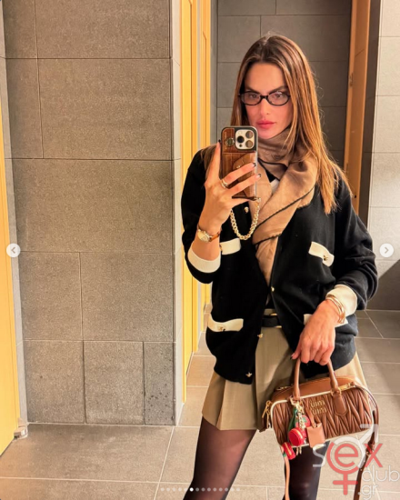 Screenshot 2025-07-19 at 18-40-12 Alessandra Ambrosio (@alessandraambrosio) • Φωτογραφίες και βίντεο στο Instagram.png
