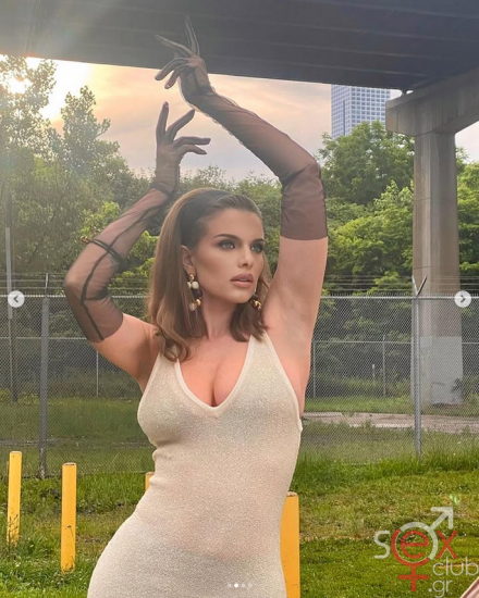 Screenshot 2025-07-31 at 20-36-37 Julia Fox (@juliafox) • Φωτογραφίες και βίντεο στο Instagram.png