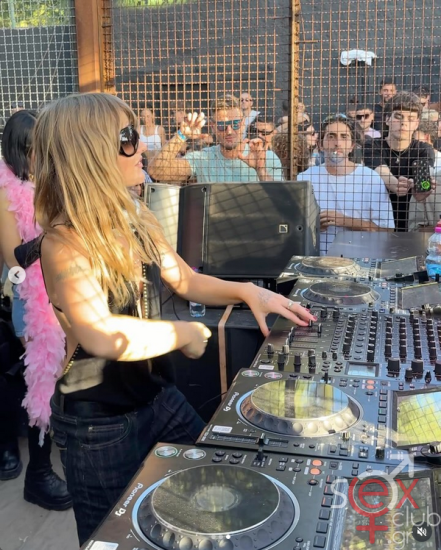 Screenshot 2025-08-30 at 23-42-45 Victoria De Angelis_ Måneskin (@vicdeangelis) • Φωτογραφίες και βίντεο στο Instagram.png