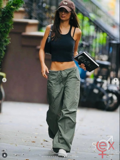 Screenshot 2025-08-02 at 22-42-56 Emily Ratajkowski (@emrata) • Φωτογραφίες και βίντεο στο Instagram.png