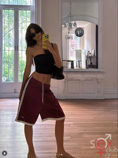 Screenshot 2025-08-02 at 22-45-26 Emily Ratajkowski (@emrata) • Φωτογραφίες και βίντεο στο Instagram.png