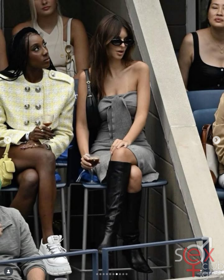 Screenshot 2025-08-02 at 22-45-54 Emily Ratajkowski (@emrata) • Φωτογραφίες και βίντεο στο Instagram.png