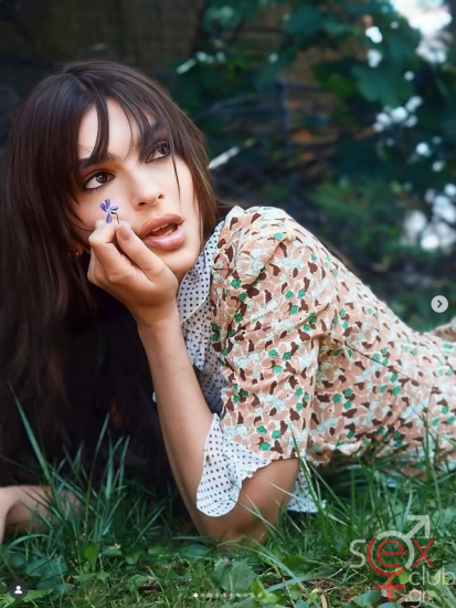 Screenshot 2025-08-02 at 22-46-31 Emily Ratajkowski (@emrata) • Φωτογραφίες και βίντεο στο Instagram.png