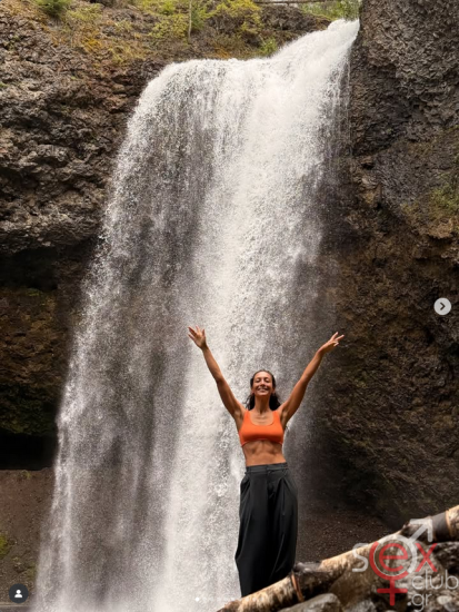 Screenshot 2025-10-05 at 20-48-16 Evgenia Samara (@eugeniasamara) • Φωτογραφίες και βίντεο στο Instagram.png